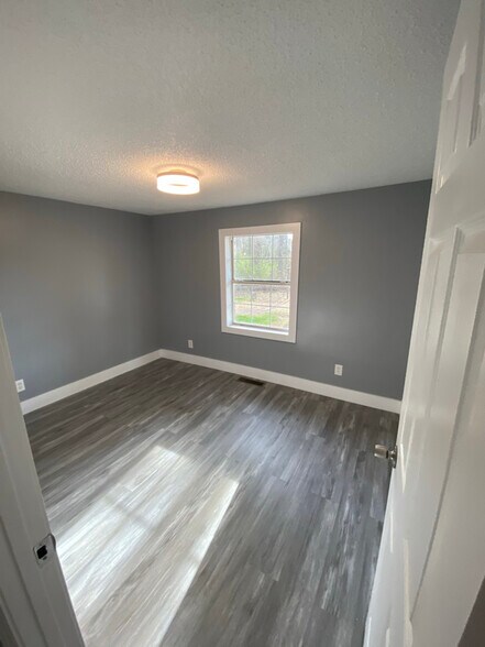 Building Photo - 590 McCurdy Rd