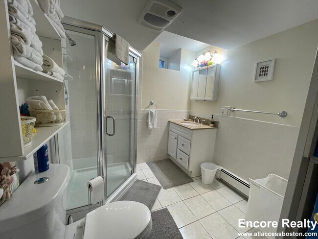 Building Photo - 56 Hobson St