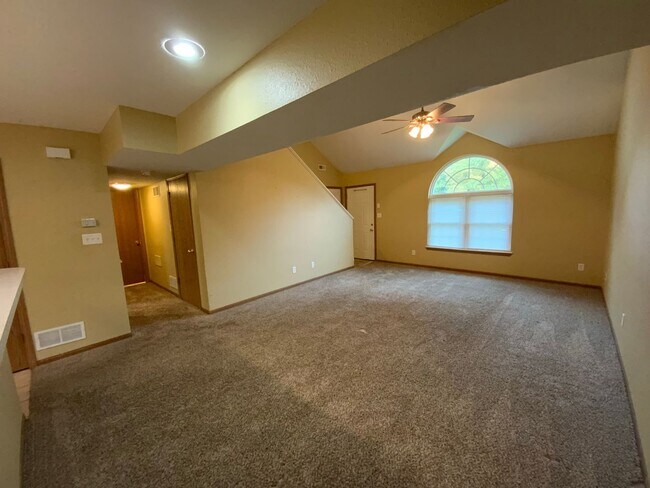 Building Photo - 306 E Liberty Ln