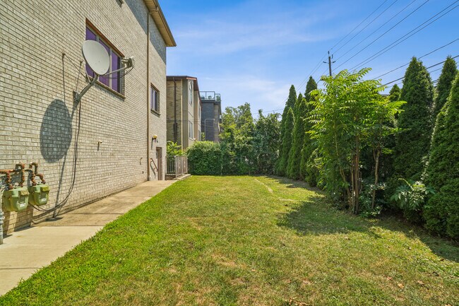 Building Photo - 2402 Hammett Ave