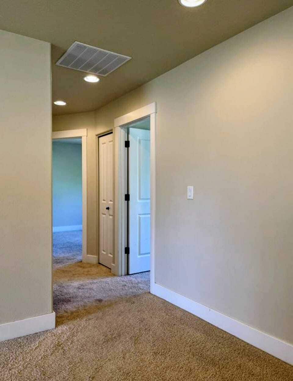 Upper floor - 552 NE 77th Ave