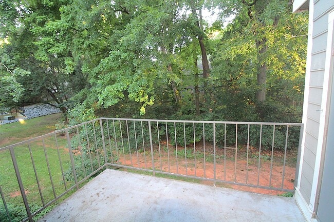 Building Photo - 2 Bedroom Condo in South Park!
