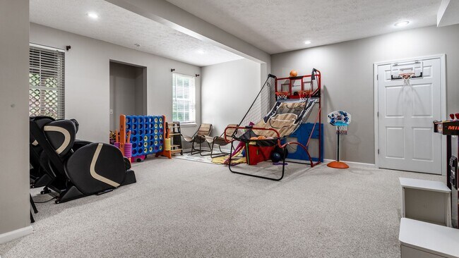 Building Photo - Spacious 5-Bed Home with In-Law Suite, Fin...