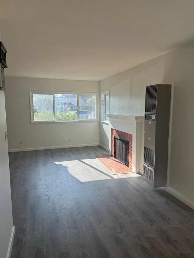 Building Photo - Charming 3-Bedroom Home in Downtown La Verne