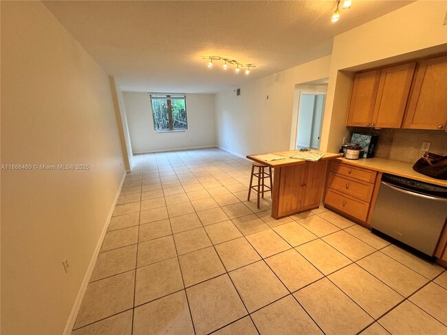 Building Photo - 2630 SW 28th St