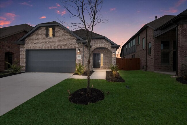 Building Photo - 3940 Mercedes Bend
