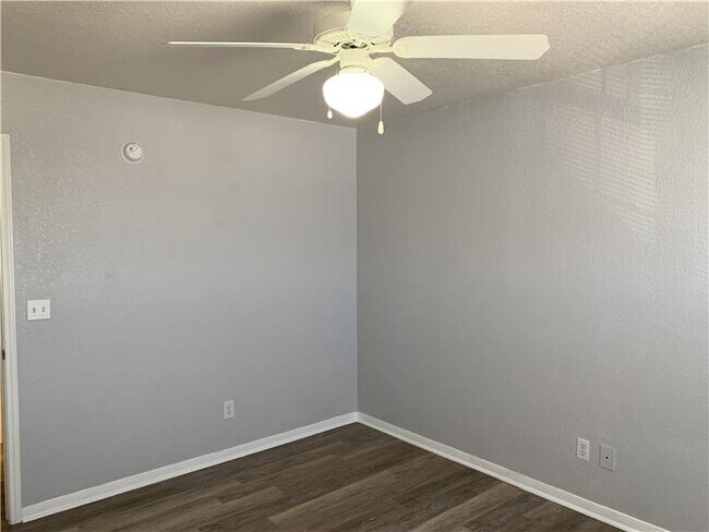 Building Photo - 2807 Cantabrian Dr