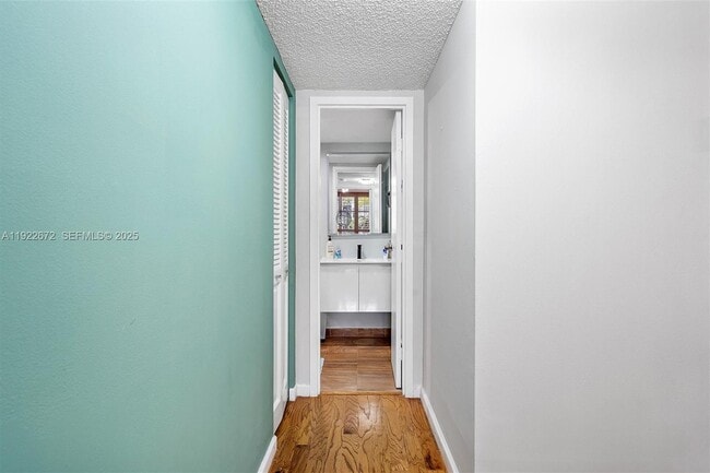 Building Photo - 600 Parkview Dr