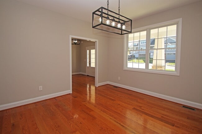 Building Photo - 2060 Willow Hill Dr