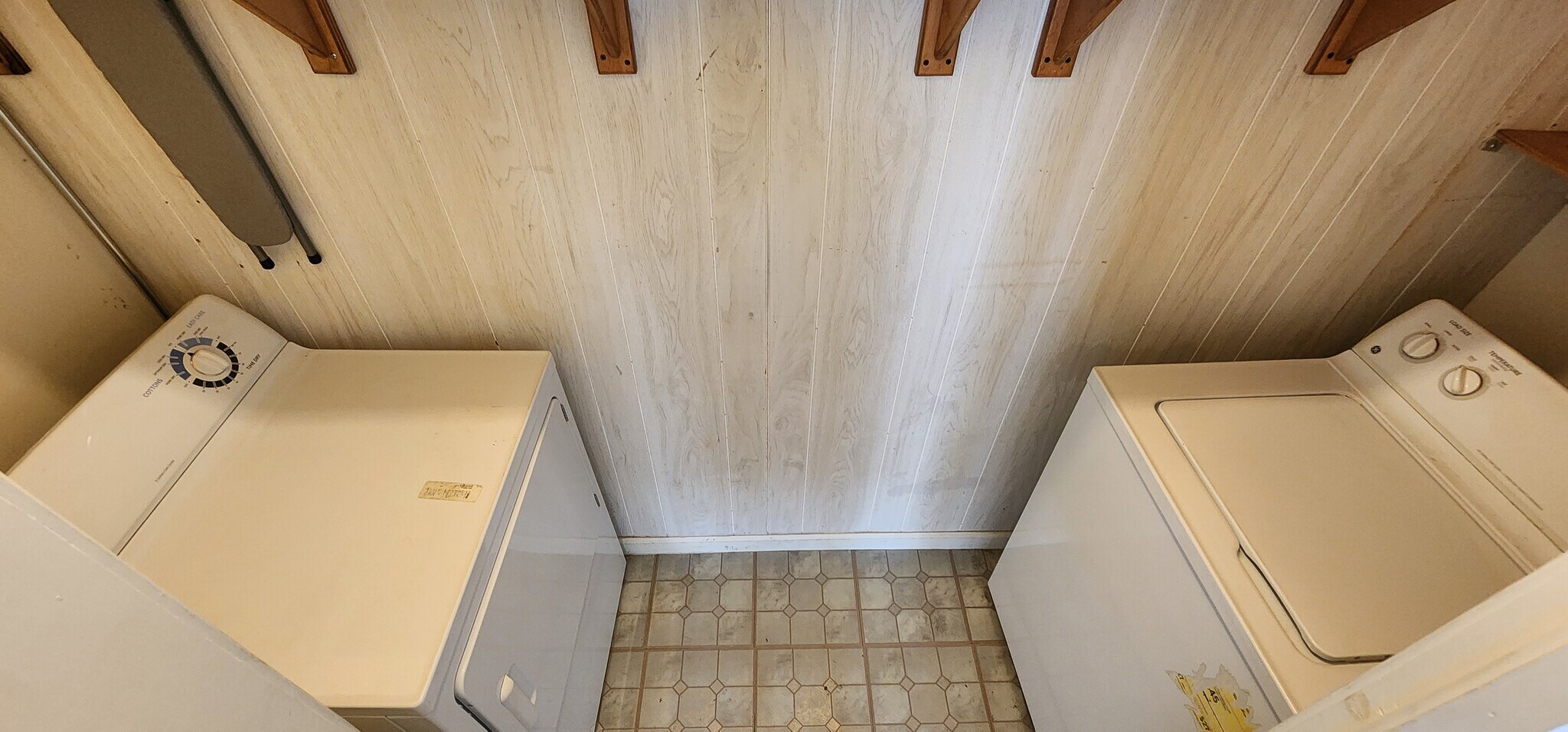 Building Photo - 22 Phillips St