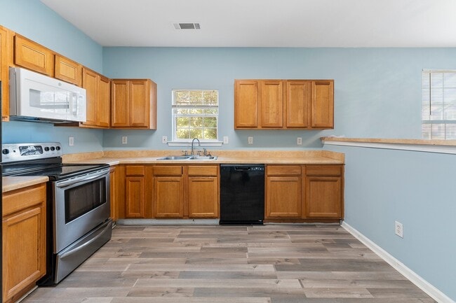 Building Photo - 7679 Creekside Ln