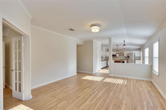 Building Photo - 600 Lakemont Dr