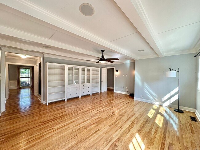 Building Photo - Spacious 4 Bedroom in the Heart of Tyler! Available Now!