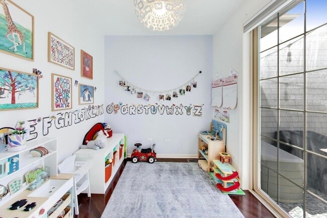 Building Photo - 303 S NW Hwy