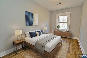 Building Photo - 116 Maple Ave