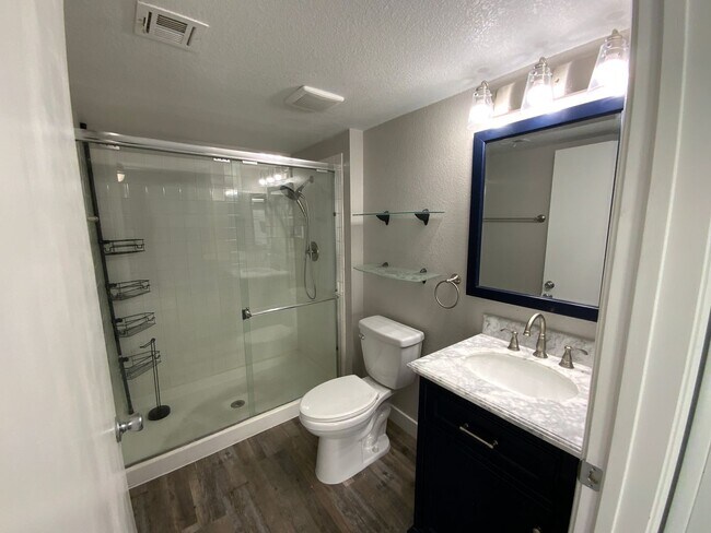Building Photo - 2 Bed, 2 Bath, Condo with Pools, Fitness Center & Balcony located in Las Vegas, Nevada.