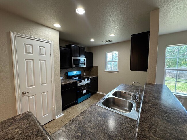 Building Photo - 4-Bedroom Home in Mission Del Lago – Historic South San Antonio