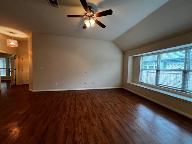 Building Photo - 2708 Cottonwood Shores Dr