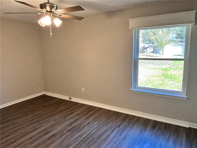 Building Photo - 4577 Emerald Dr E