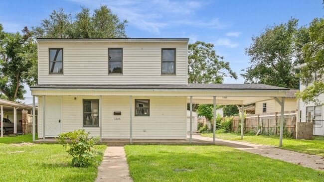 Primary Photo - 1225 3rd Ave N