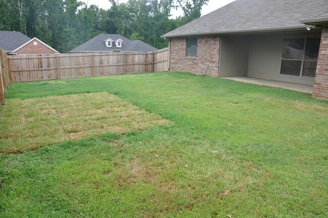 Building Photo - Coming Soon! Lovely 3 Bedroom 2 Bath Home ...