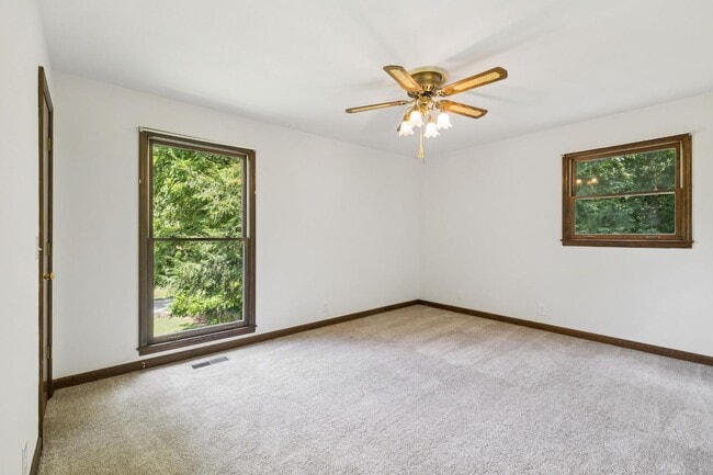 Building Photo - 1972 Sunnyside Dr