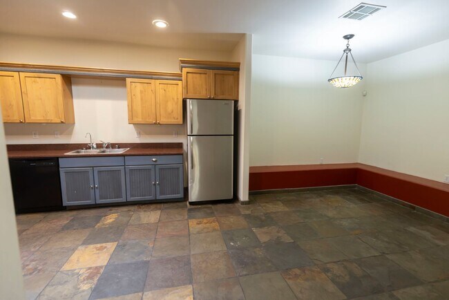 Building Photo - 1635 Spruce Ave