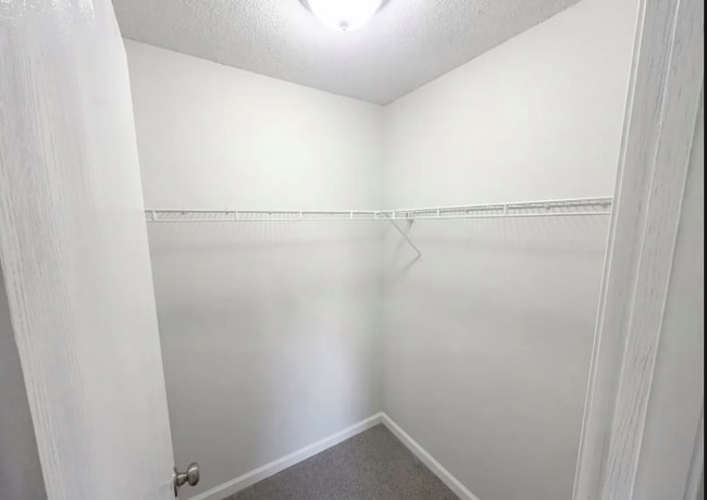 Building Photo - 6654 Hazelhatch Dr