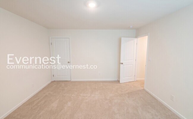 Building Photo - 3-Bed/2.5-Bath Spacious Home/Available Now!