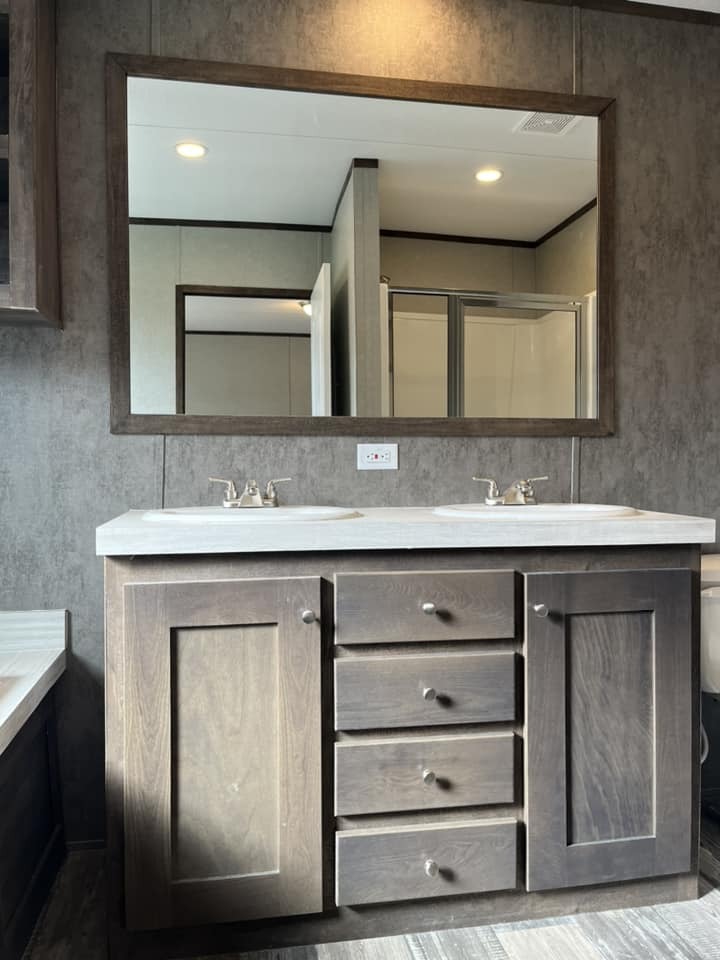 Building Photo - 133 Lillian St