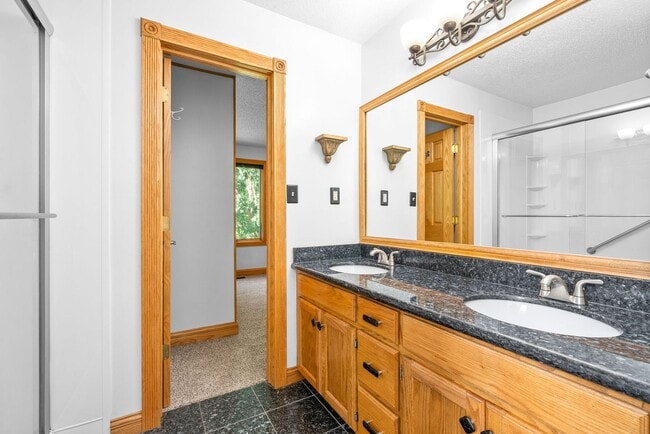 Building Photo - Pet Friendly Three Bedroom!