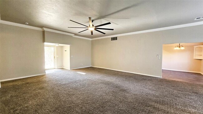 Building Photo - 10029 S Fairview Dr