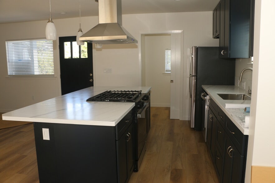 Building Photo - 1219 Laurel St