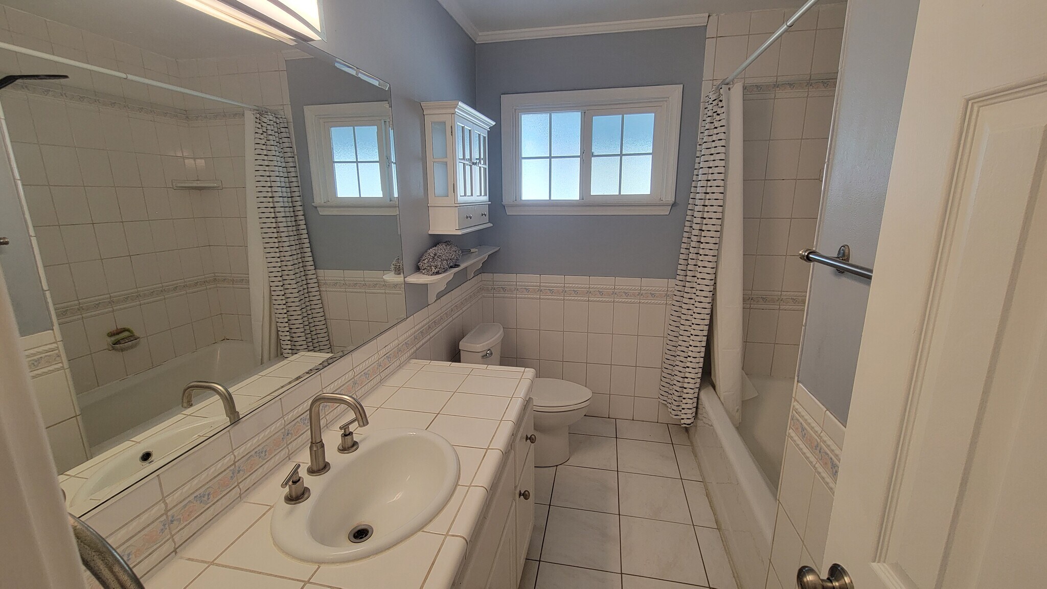 Building Photo - 3024 N Oceanview St