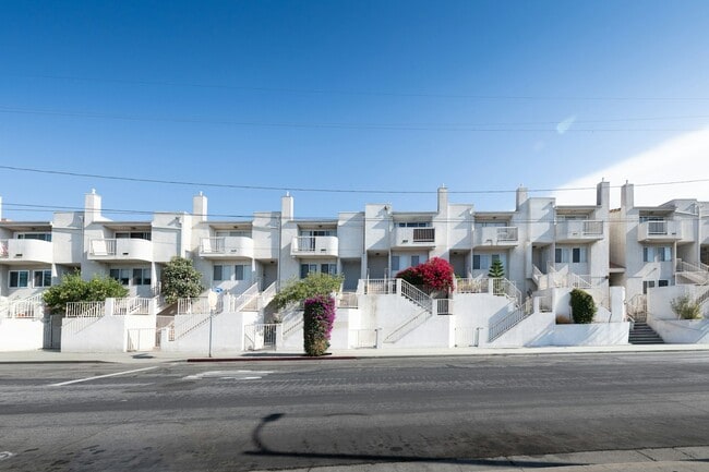Building Photo - 1001 Figueroa Terrace
