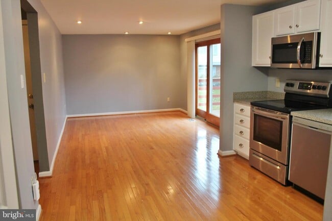 Building Photo - Large updated colonial with a one-car garage nestled at the end of a peaceful cul-de-sac!
