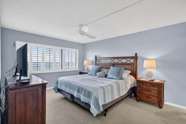 Building Photo - 10980 S Ocean Dr