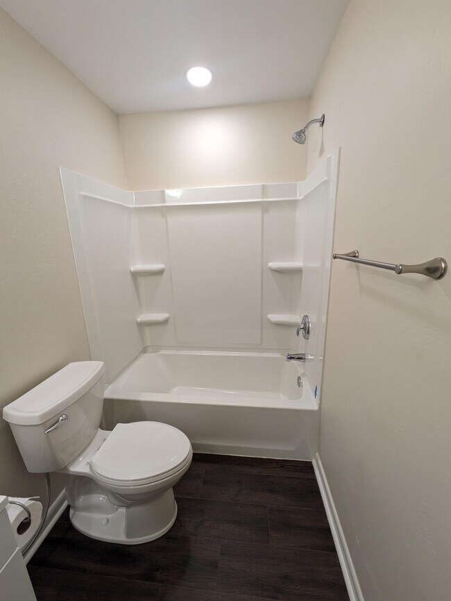 Building Photo - 423 S Bristow Ave