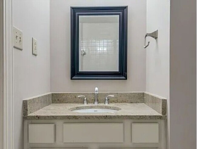 Building Photo - 252 Westchase Dr