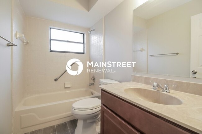 Building Photo - 3 Bedroom Pet-Friendly Home in Apopka, FL with Main Street Renewal