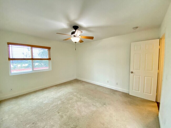 Building Photo - Spacious Two Bedroom featuring Ensuite Bathrooms! TWO ASSIGNED PARKING SPACES! Air Conditioning I...