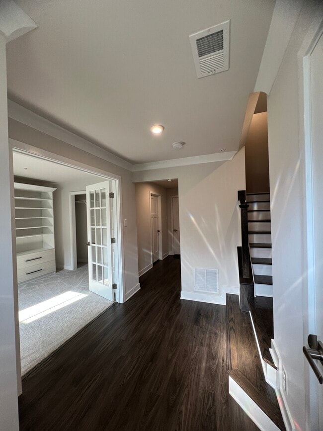 Building Photo - 272 Sugar Maple Square