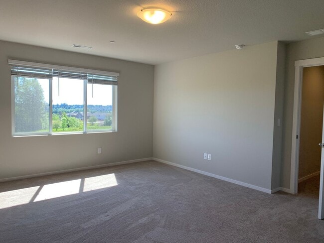 Building Photo - GORGEOUS 5BD, 3BA, 2-CAR GARAGE! AMENITIES...