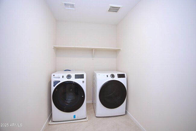 Building Photo - 7865 N 79th Ave