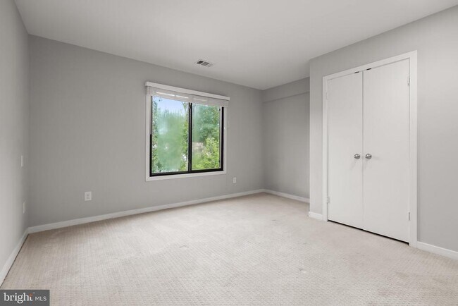 Building Photo - 5 Whitebridge Ct