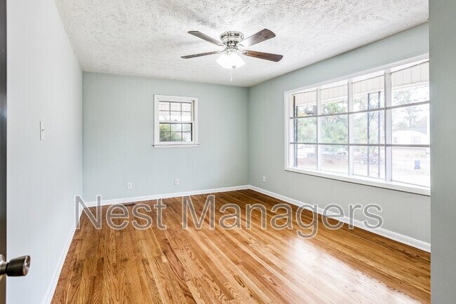 Building Photo - 909 Kaywood Dr