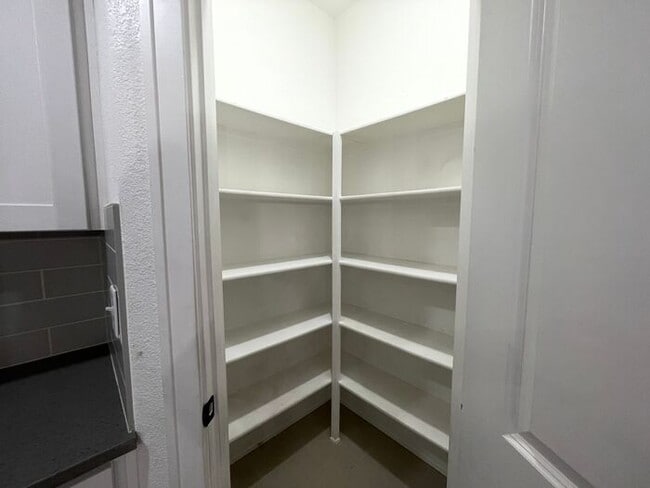 Building Photo - Gorgeous 3 bedroom / 2/5 bath in Park Hill schools!