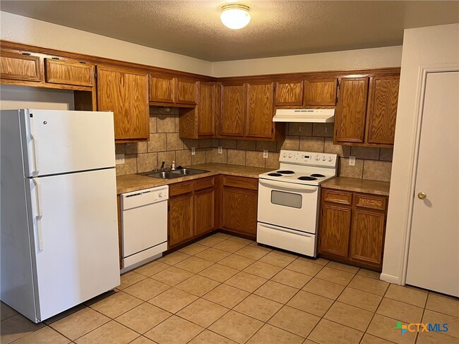 Building Photo - 1409 Cinch Dr