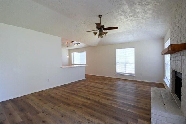 Building Photo - 18811 Pine Trace Ct