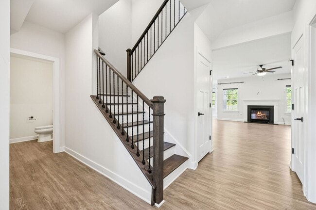 Building Photo - 5BR/3.5BA home offers stylish and function...